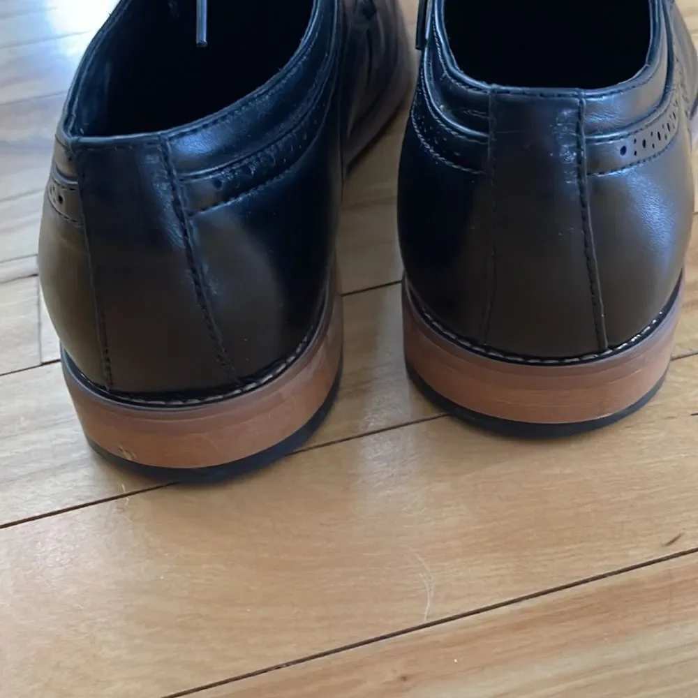 Stacy Adams Dickinson black leather tie cap toe Oxford shoe. Size 9.5.